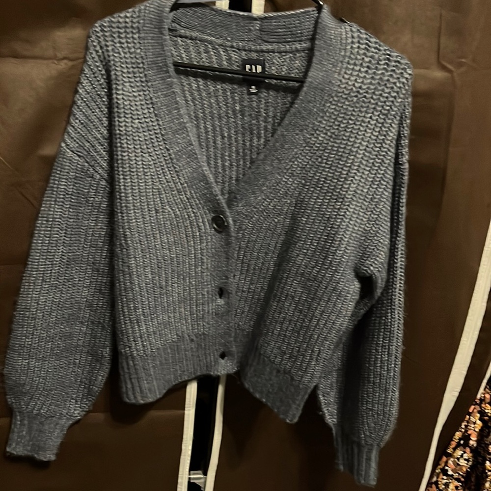 GAP sweater